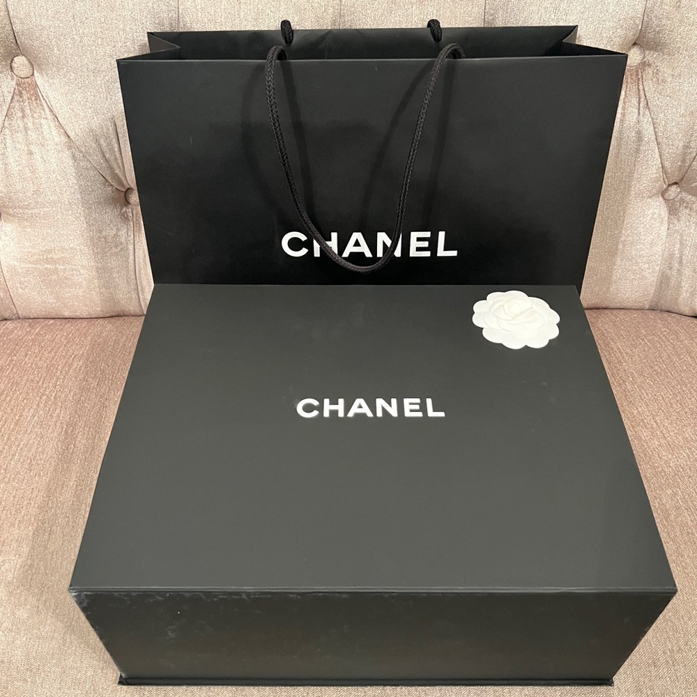 Chanel EMPTY box for a jumbo classic flap